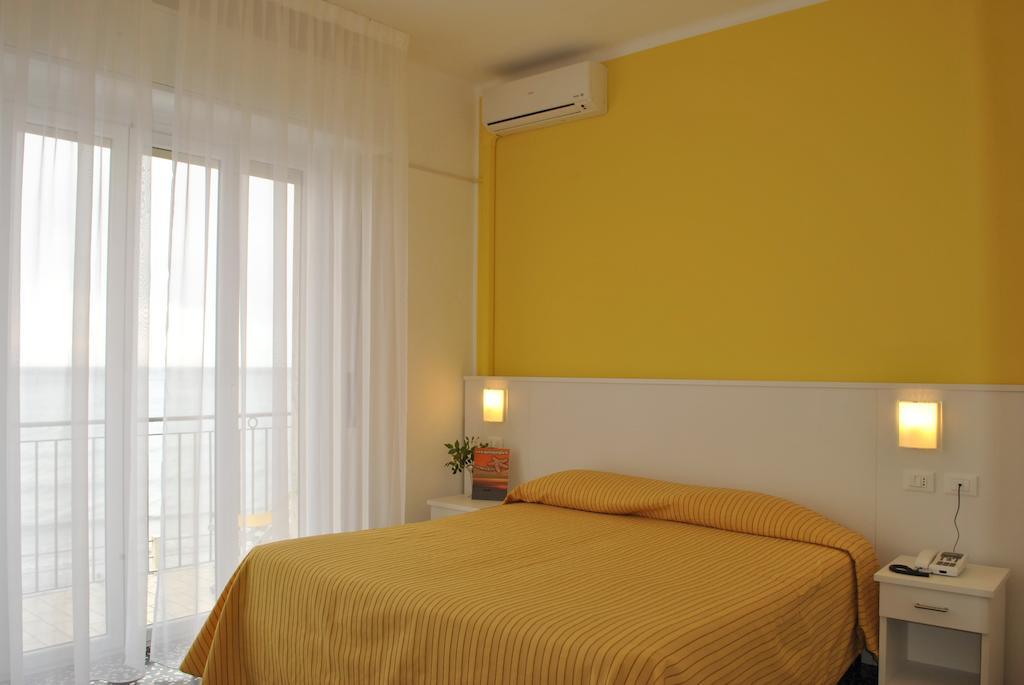 Hotel Bristol Laigueglia Kültér fotó