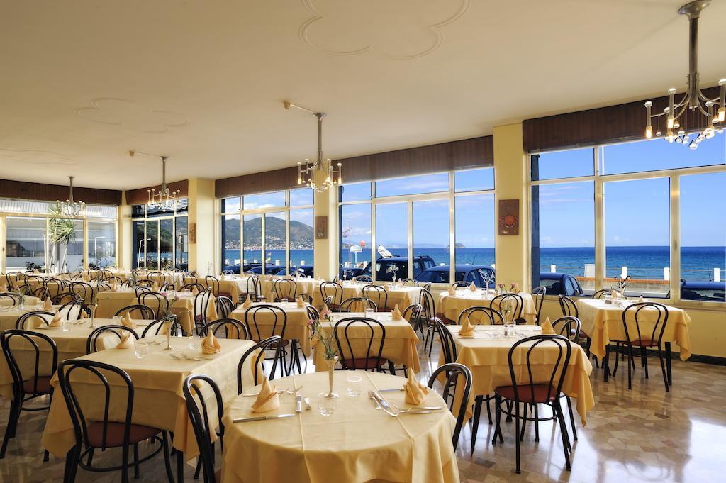 Hotel Bristol Laigueglia Kültér fotó