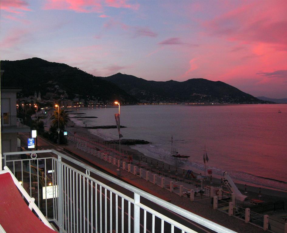 Hotel Bristol Laigueglia Szoba fotó