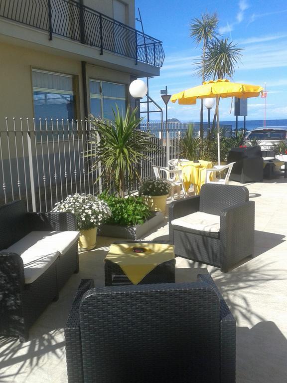 Hotel Bristol Laigueglia Kültér fotó